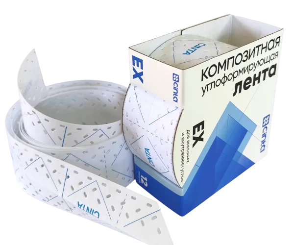 Упаковка углоформирующей ленты cinta EX с перфорацией и линией сгибания по центу. Рядом лежит неупакованный рулон ленты для гипсокартона Cinta EX. Упаковка белого цвета. рулон помещен в картонную обечайку. вид спереди